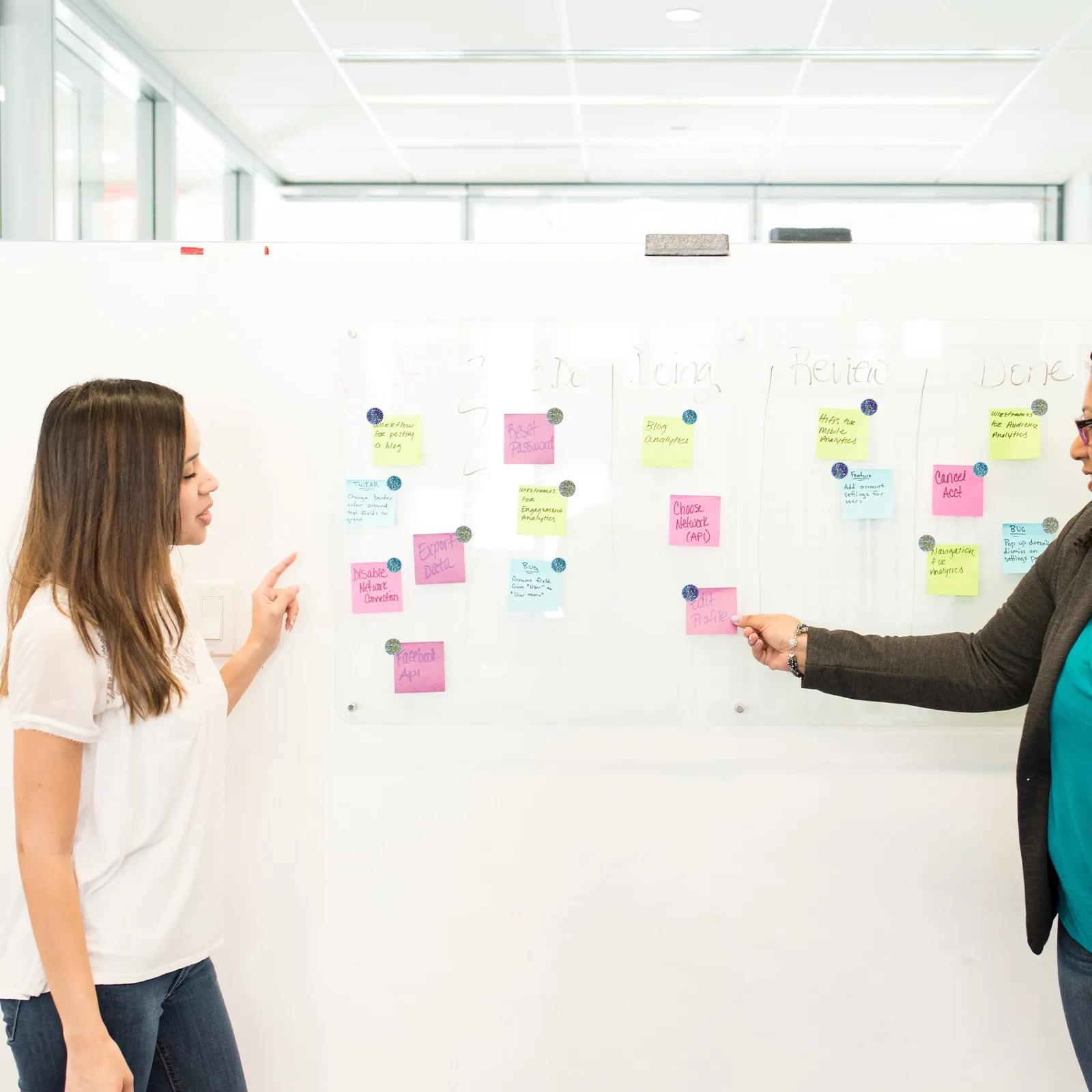 30Pcs 다이아몬드 푸시핀 다기능 엄지 못핀 빛나는 컴팩트 엄지 못핀 사무실 책상 액세서리 지도 용품