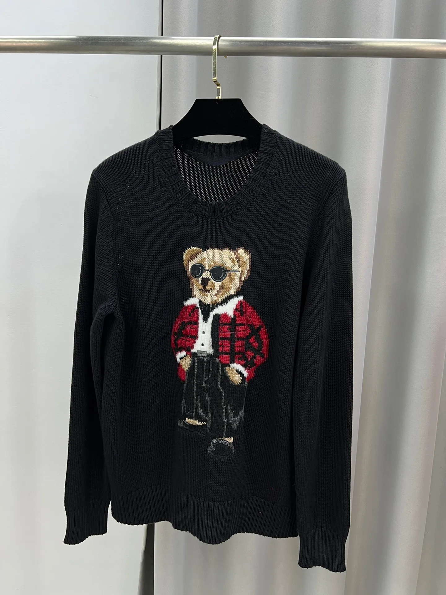 

2024 Spring Bear Embroidery Preppy Style O-Neck Knitted Pullover Black Sweater