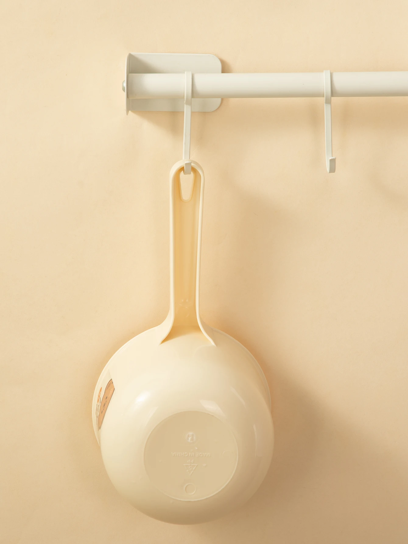 Thickened Plastic Water Scoop Long Handle Large Capacity Water Ladle Fruit Vegetable Container Kitchen Accessories plastic water ladle