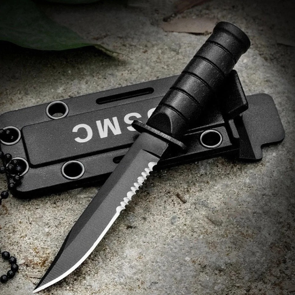 Stainless Steel Mini Outdoor Knife Mi ni Camping Survival Chain Multipurpose Portable Knife.