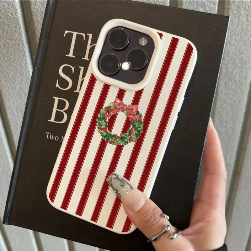 Festive Christmas Wreath Design Phone Case - Ideal for Holiday Cheer and New Year Celebration