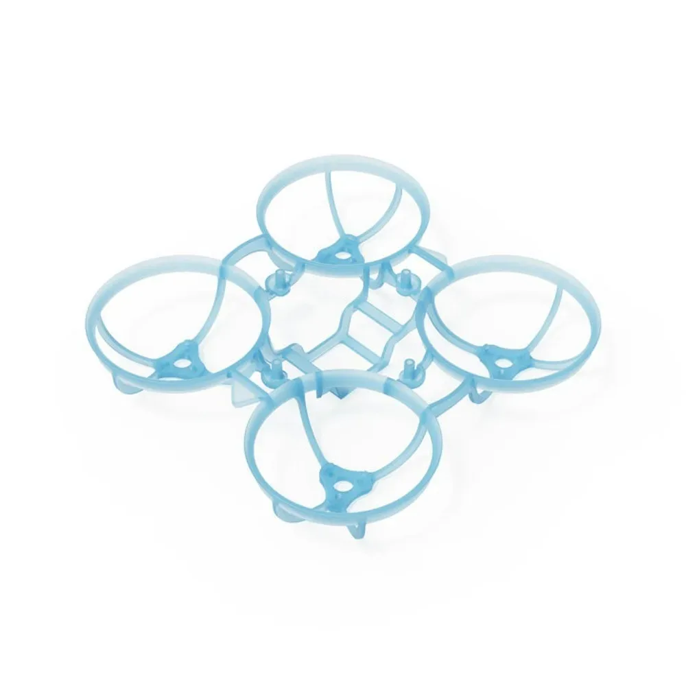 Pack de 4 hélices de drone course transparentes disposées en éventail, idéales pour remplacer les anciennes.