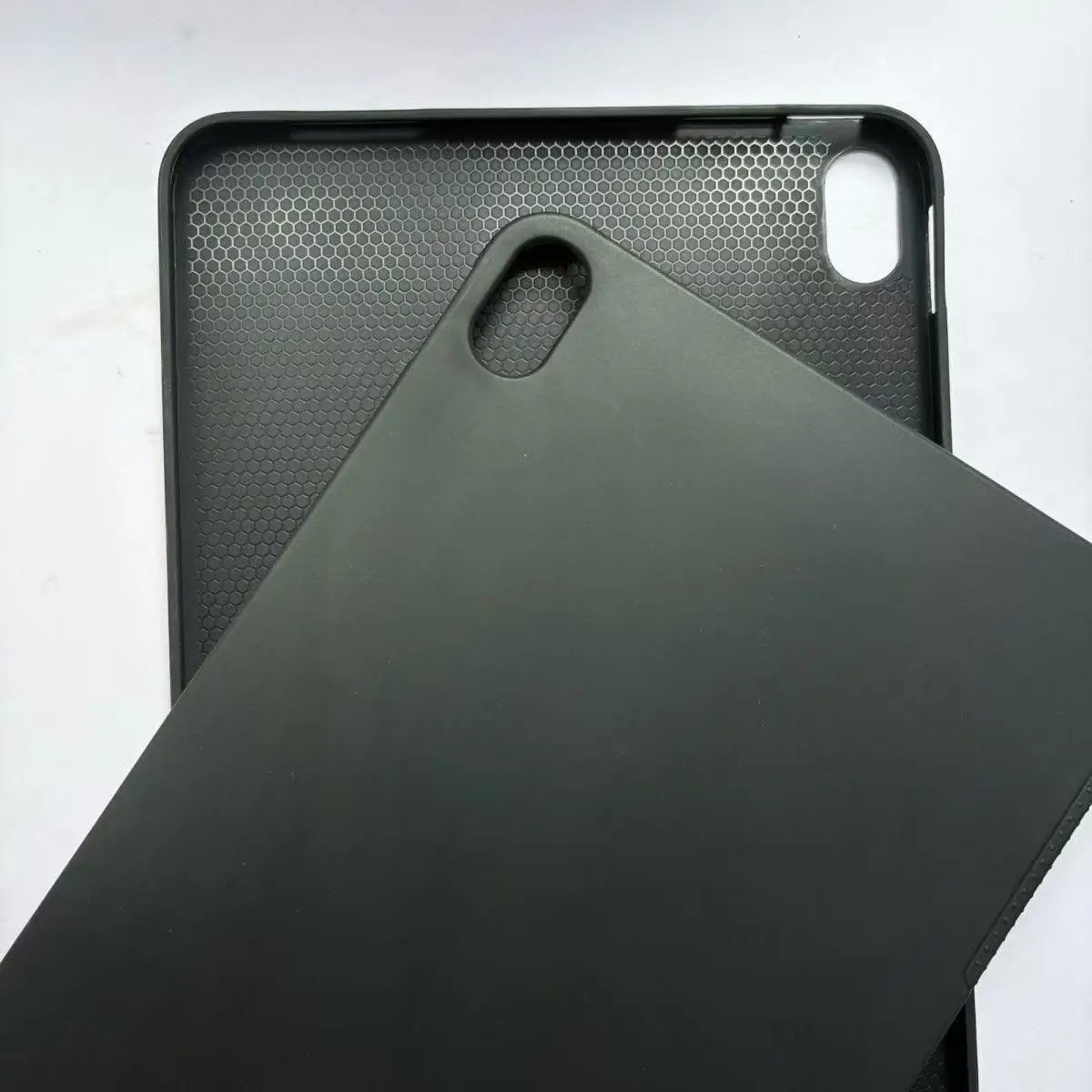 Sleek Lightweight Scratch-Resistant Tablet Case - Soft TPU Material, Durable Daily Protection, Minimalist Design