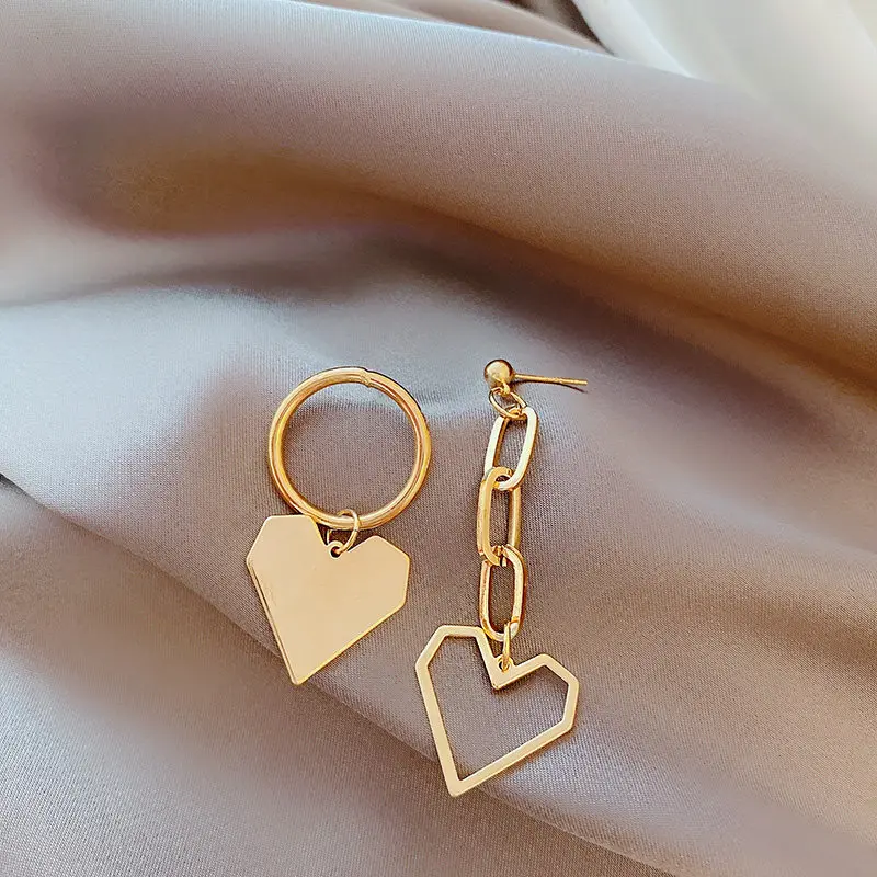

Han Edition Retro Metal Asymmetric Geometry Heart-Shaped Earrings Fashion Classic Luxury Minimalist Earrings Women Jewelry Gifts