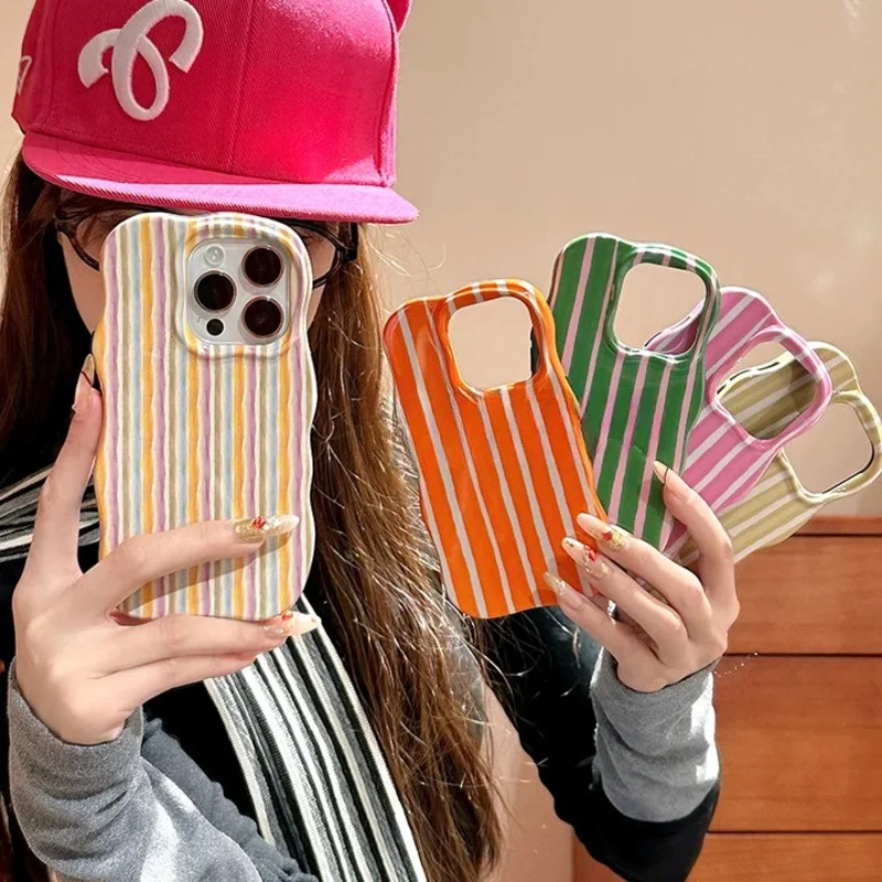 Glossy Color Contrast Striped Wave Case with Curly Border Design