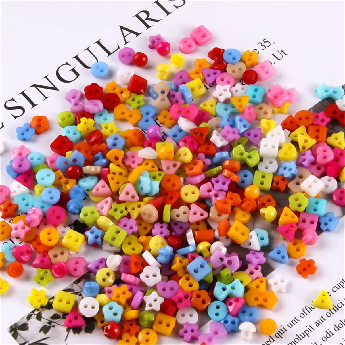 100 Stück Doppelloch 6 mm kleiner Knopf, 15 Farben, Miniatur-Miniknopf, sehr gut geeignet für Puppenkleidung, Babyknöpfe, intelligente Knöpfe – Detail 2