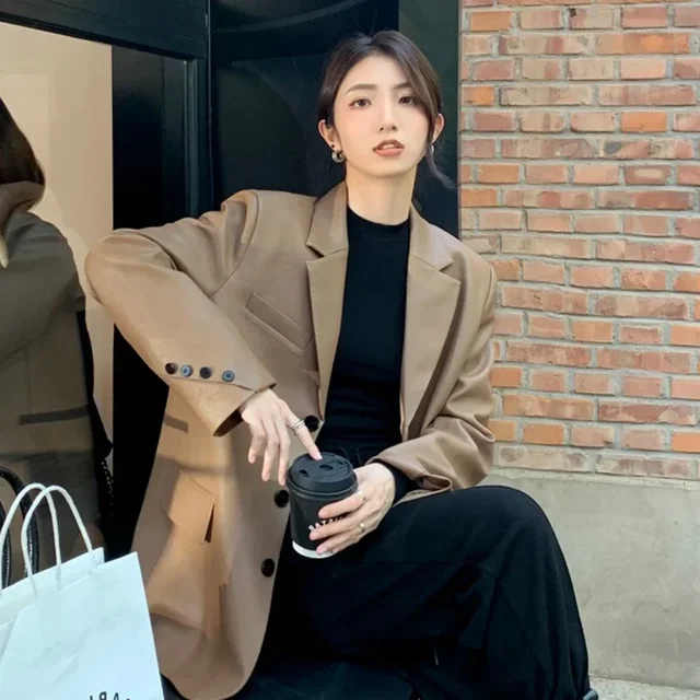 가을과 겨울을 위한 스타일리시하고 기능적인 여성용 원피스 PU 가죽 재킷