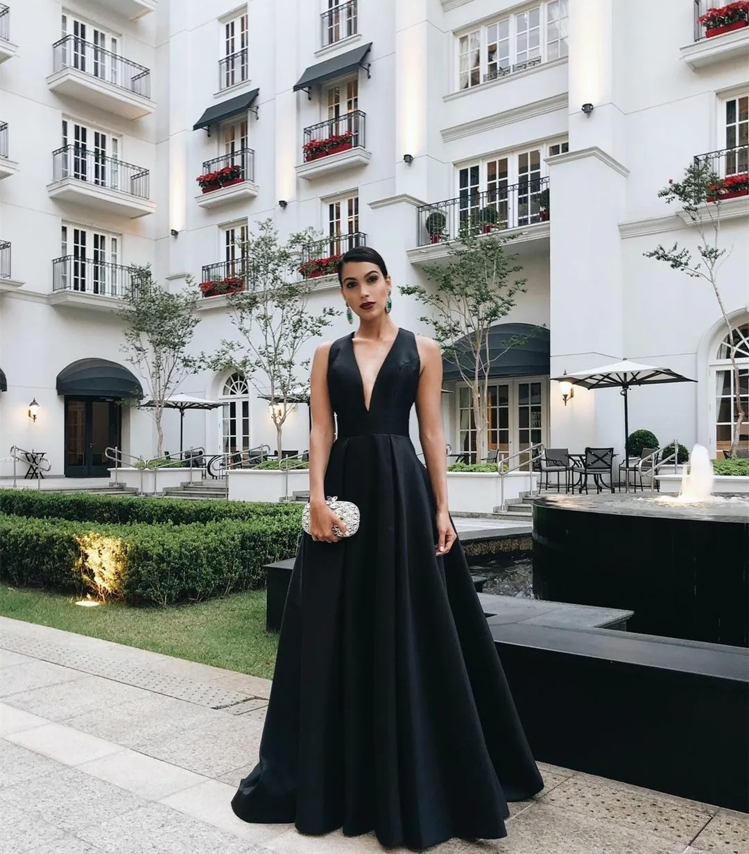 

Sexy Long Black V-Neck Evening Dresses With Pockets A-Line Satin Floor Length Prom Formal Party Dress for Women