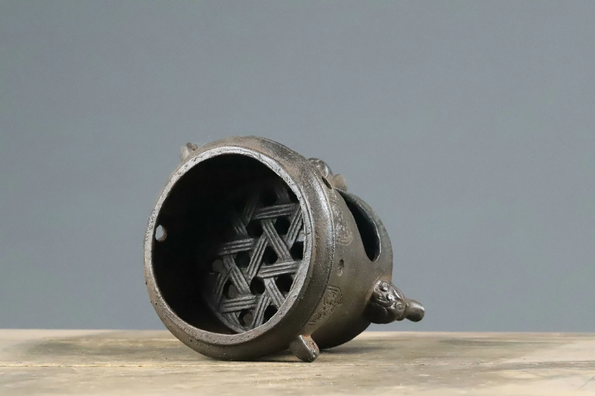 Mini Cast Iron Charcoal Grill 2
