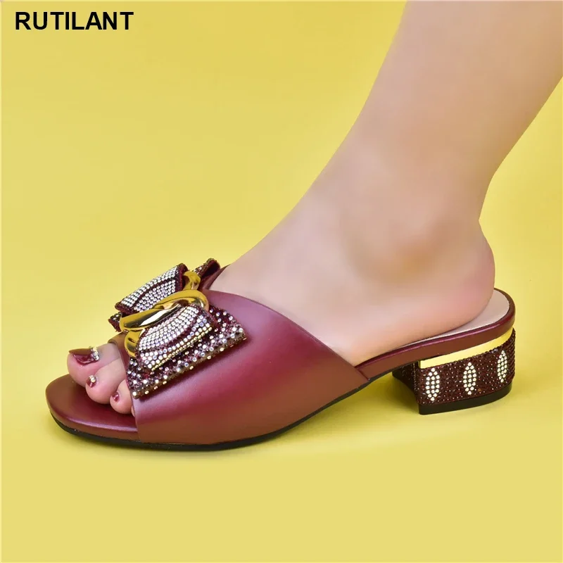 

Fashion Women Wedding Shoes Bride Elegant Women Designer Shoes Decorated with Rhinestone Open Toe Shoes Metal Chain Decoration