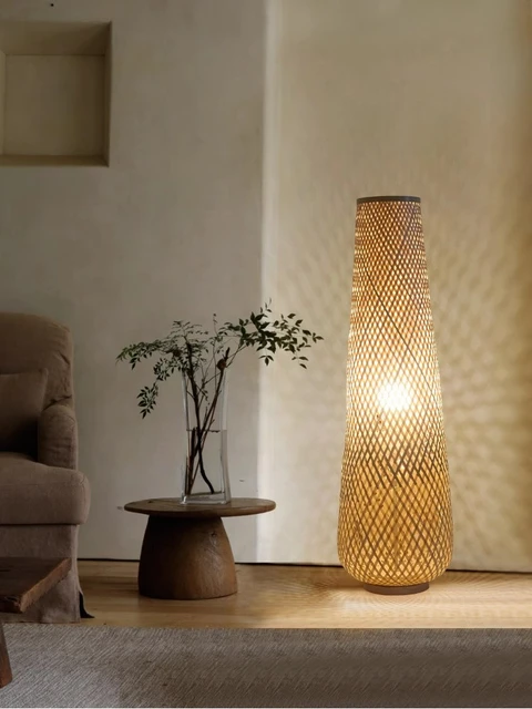 Minimalistische bronzen led vloerlamp met verstelbaar lees gedeelte