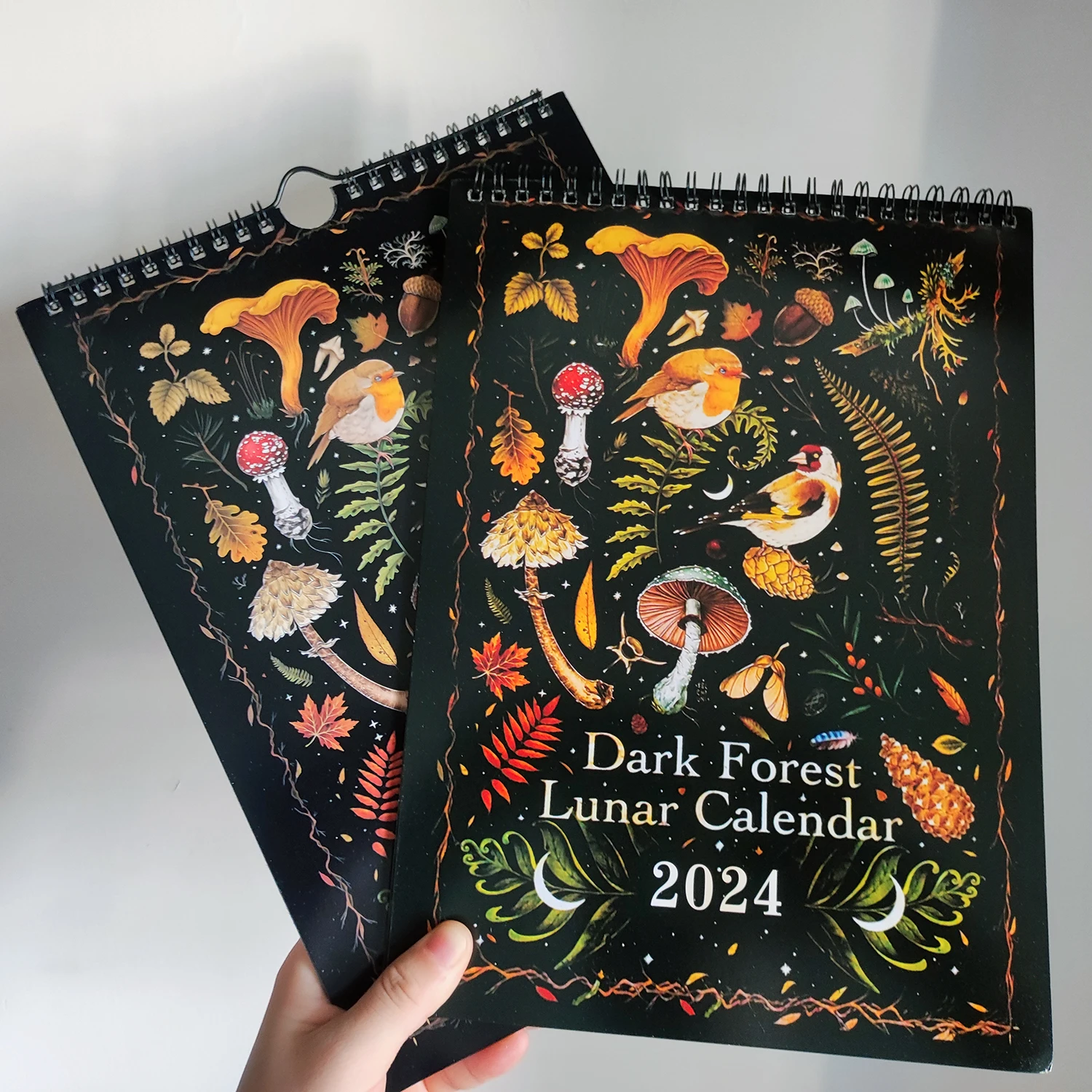 Compra online de Calendário lunar da floresta escura 2024