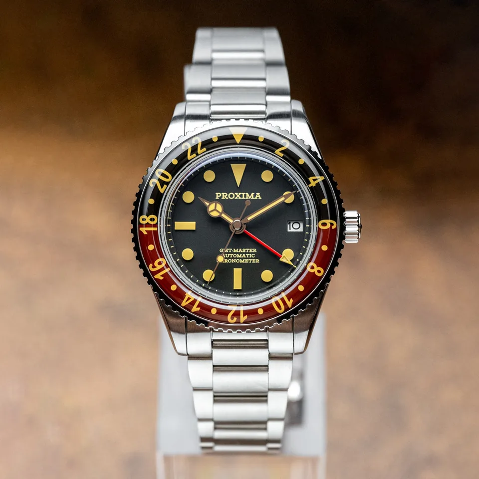 日本製NH34搭載 GMT 自動巻 MOD サファイアガラス 200m防水 新品 日本製NH34搭載 GMT 自動巻 MOD ドーム型サファイアガラス 新品