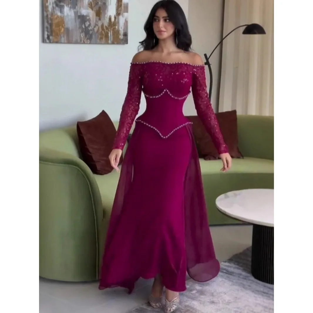 فستان سهرة بتصميم عصري مكشوف الكتفين