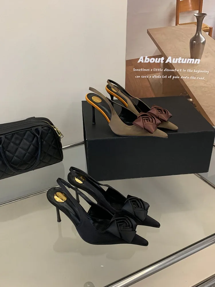 Elegant silk pumps - front view