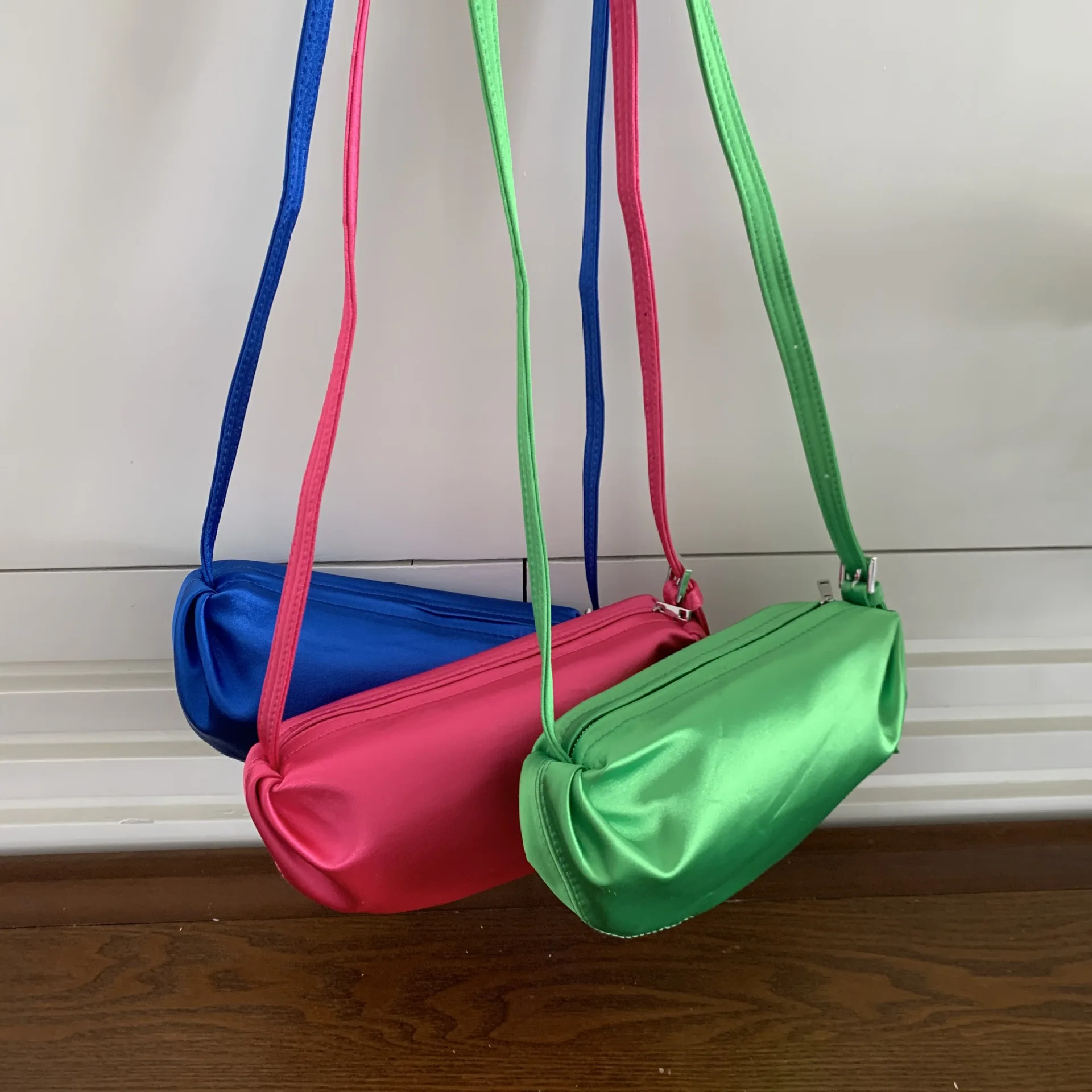 

Luxury Women's Satin Shoulder Bag Female Pleated Small Crossbody Bags Solid Color Ladies Dinner Party Handbags Clutch Purse