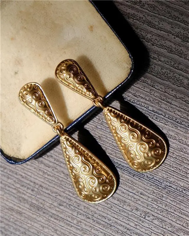 

Belle Epoque Antique 9k Gold Teardrop Ear Dangle Stud Earring Simple Geometric Gold Ear Hoop Huggie Indian Hammer Jewelry Bijoux