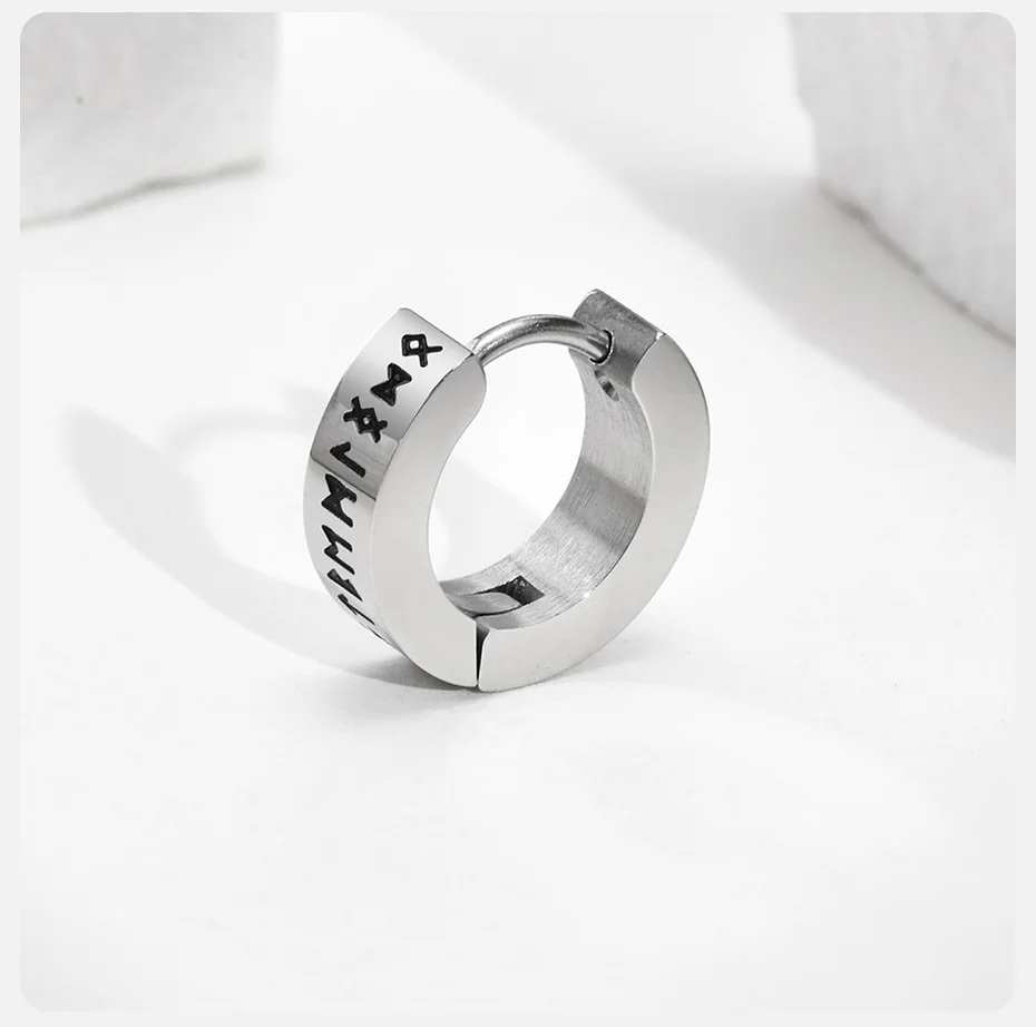 Vnox Männer Nordische Wikinger Runen Creolen, 13 mm Edelstahl Huggie Ohr Geschenke Schmuck für männliche Jungen – Detail 6