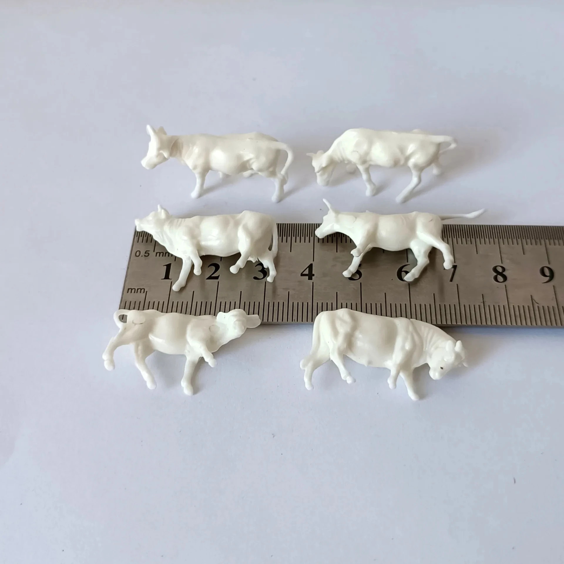 HO Scale 1:87 모델 암소 농장 동물 시뮬레이션 소형 가축 플라스틱 귀여운 장난감 프레리 장면 레이아웃 디오라마 키트 6pcs