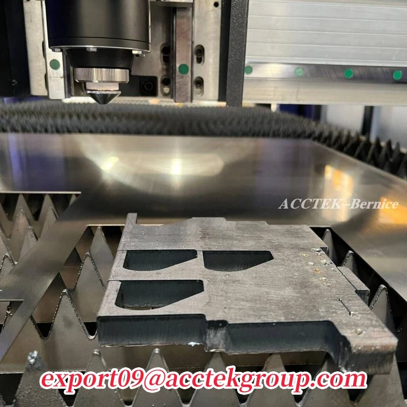 

1500W 2kw Metal Cutter 1530 3015 2040 1010 CNC Fiber Laser Cutting Machine for CS Stainless Steel Sheet Plate