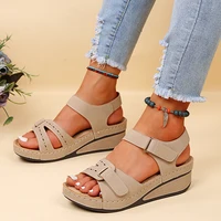 Sandales de mode pour femmes, chaussures d'été compensées, respirantes, souples, pour la marche et la plage 2