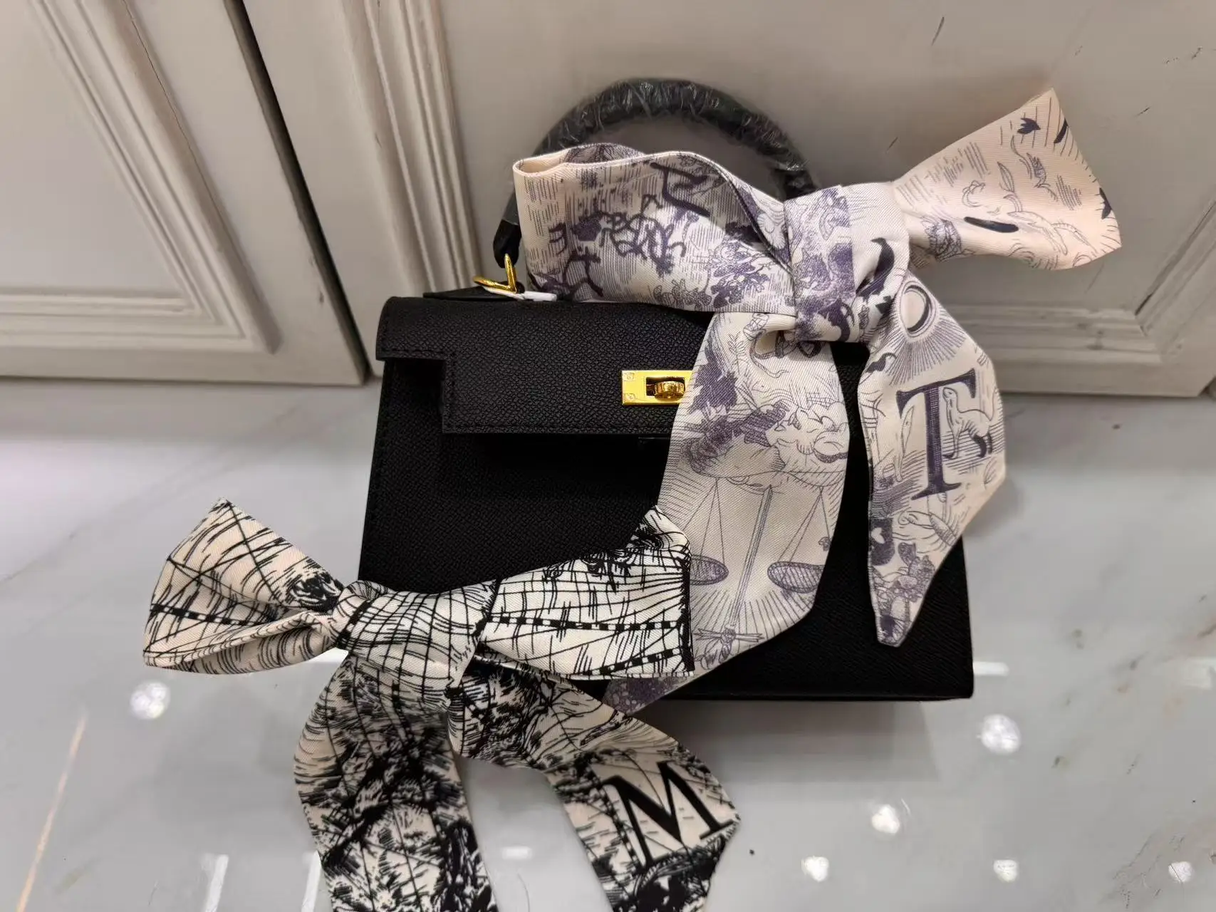 Bag compartment layout