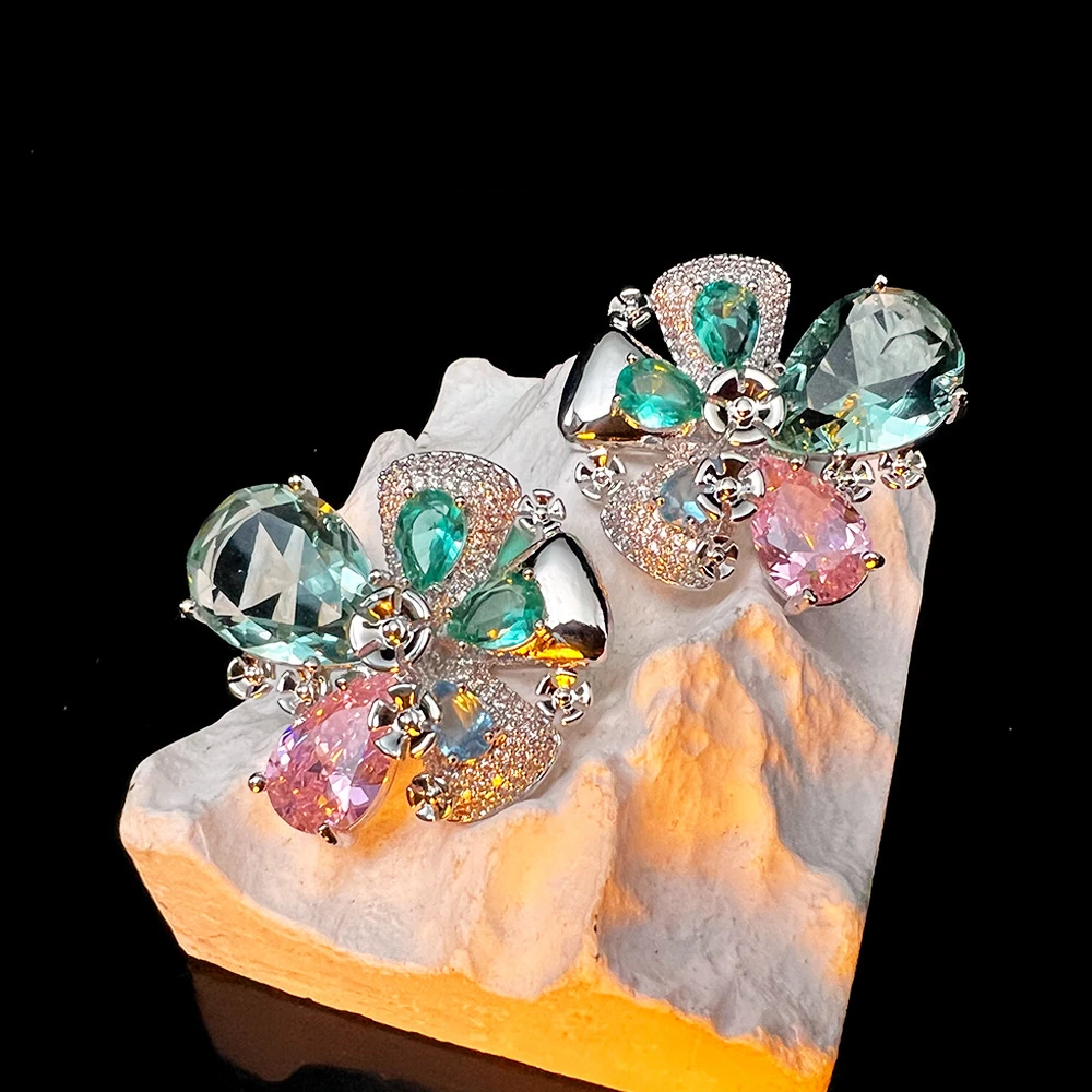 

Charms Cubic Zircon Luxury Rainbow Stones Flower Stud Earrings for Kids Korean Fashion New Trend Jewelry Girl Gift Runway Show