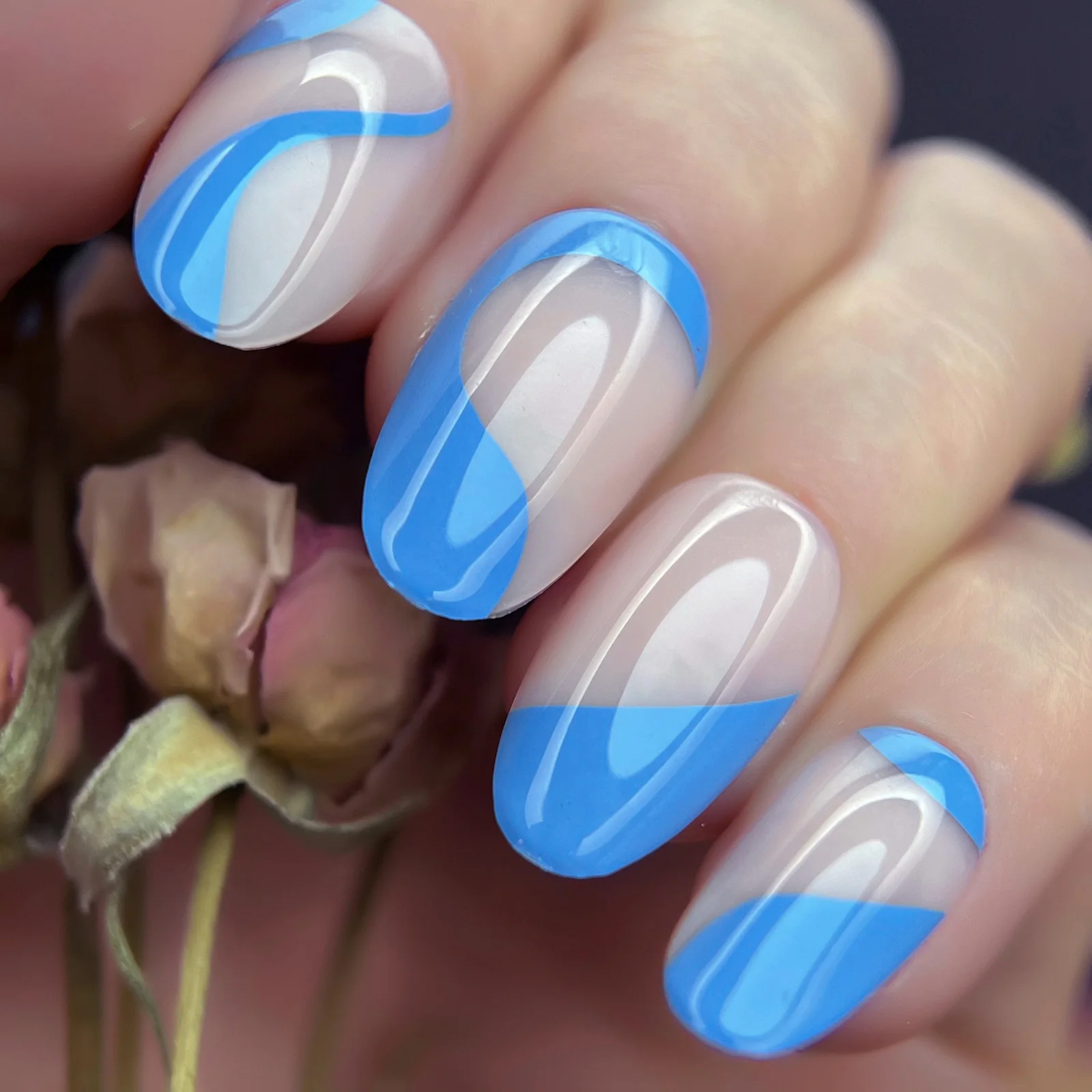 Blue Glossy Vortex Press On Nails Ovale Vortex Nude Unghie Finte Swirl Almond Unghie Finte Usura Quotidiana Unghie Acriliche Rotonde Medie