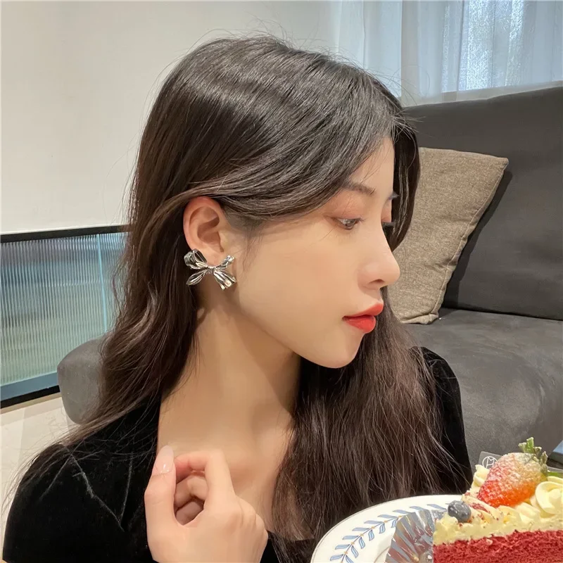 Korean Simple Metal Bow Clip Earrings No Piercing  Female Concise Trendy Silver Color Bowknot Ear Clip Earrings No Hole Women