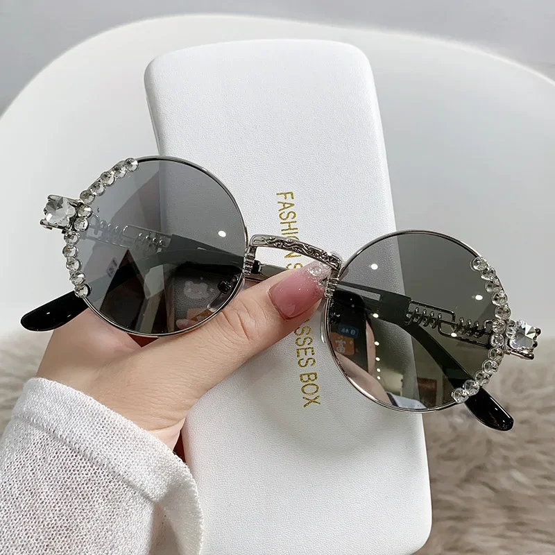 

Fashion New Female Sunglasses Metal Round Full Frame with Diamond Rhinestone UV400 Lady Wear Sun Glasses for Womens Girls