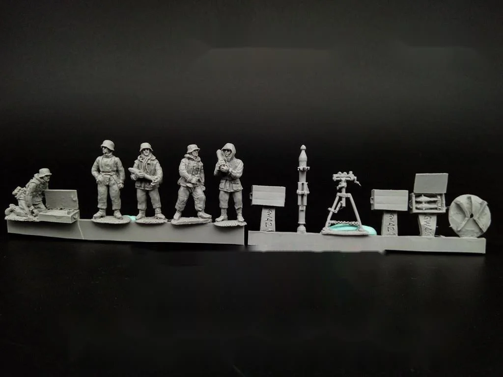 

1/72 Die-cast Resin Figure 5 Soldiers Of The Winter Mortar Regiment Unpainted Free Shipping