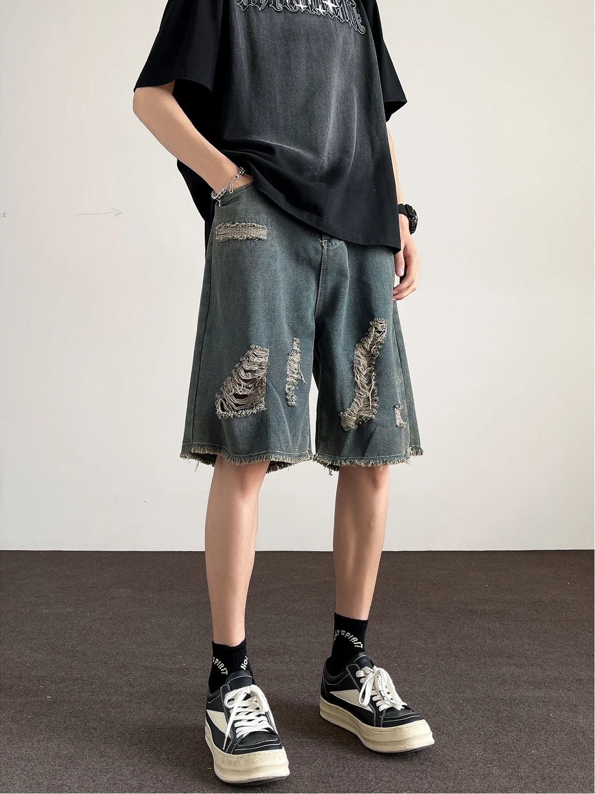 Korean Luxury Clothing Men's Summer Denim Knee Length Shorts Fashion Designer Ripped Hole Cowboy Korean Short Pants A45