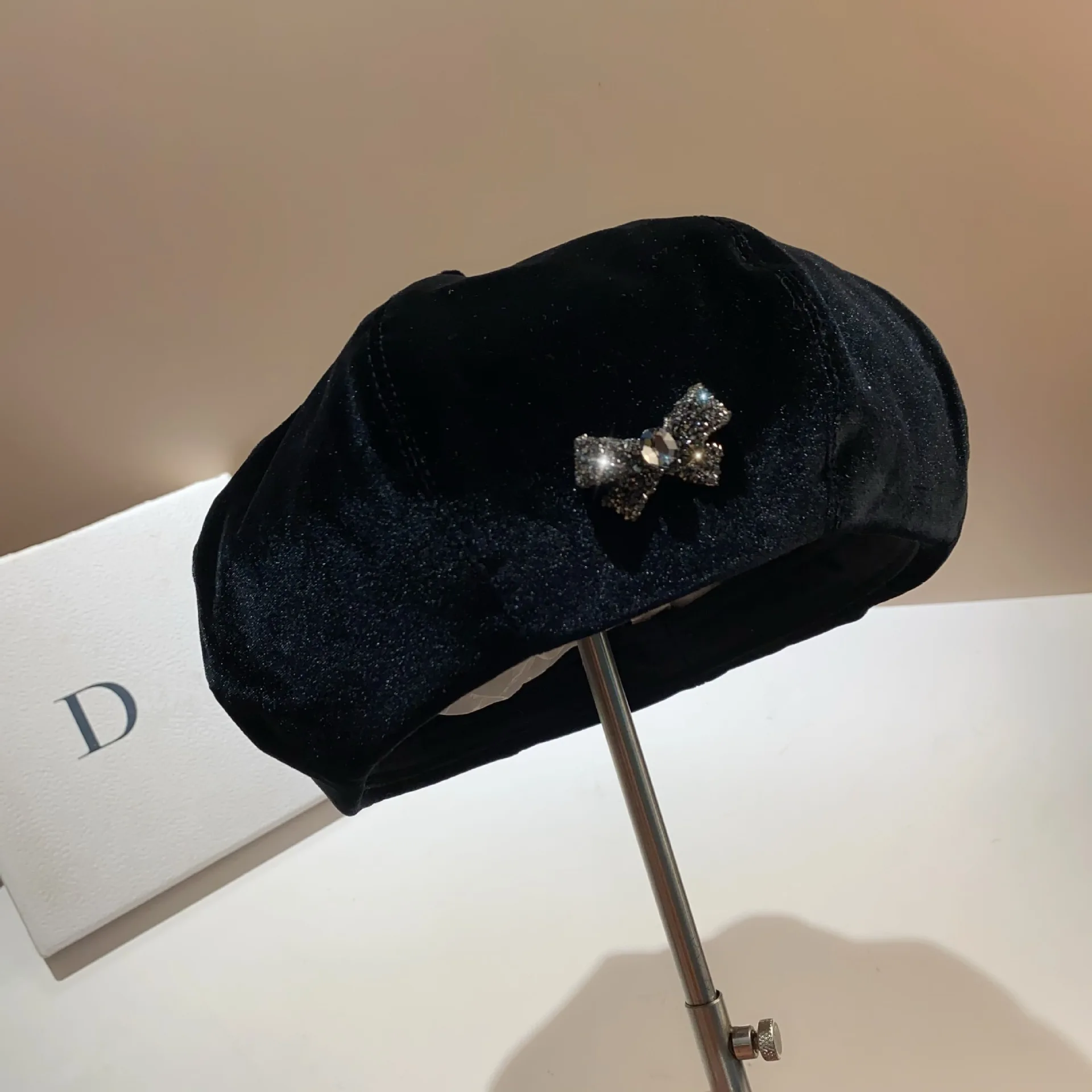 

Luxury Brand Korean Version Sweet Rhinestone Bow Velvet Beret Trendy Age Reducing Octagonal Hat Versatile Black Painter Hat