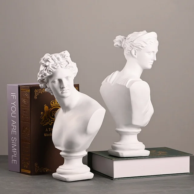 고대 그리스 신화와 북유럽 미니멀리즘의 만남, 아폴로와 아르테미스 조각상