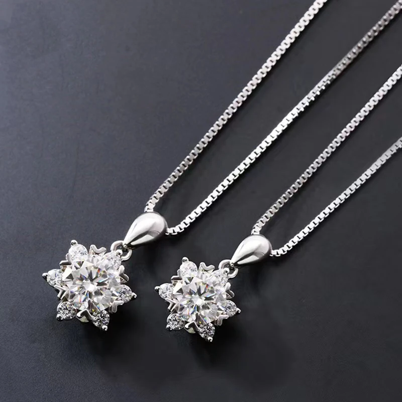 

Trendy S925 Sterling Silver 1-2ct Snowflake Moissanite Necklace for Women Plated White Gold D Color VVS1 Moissanite Necklaces