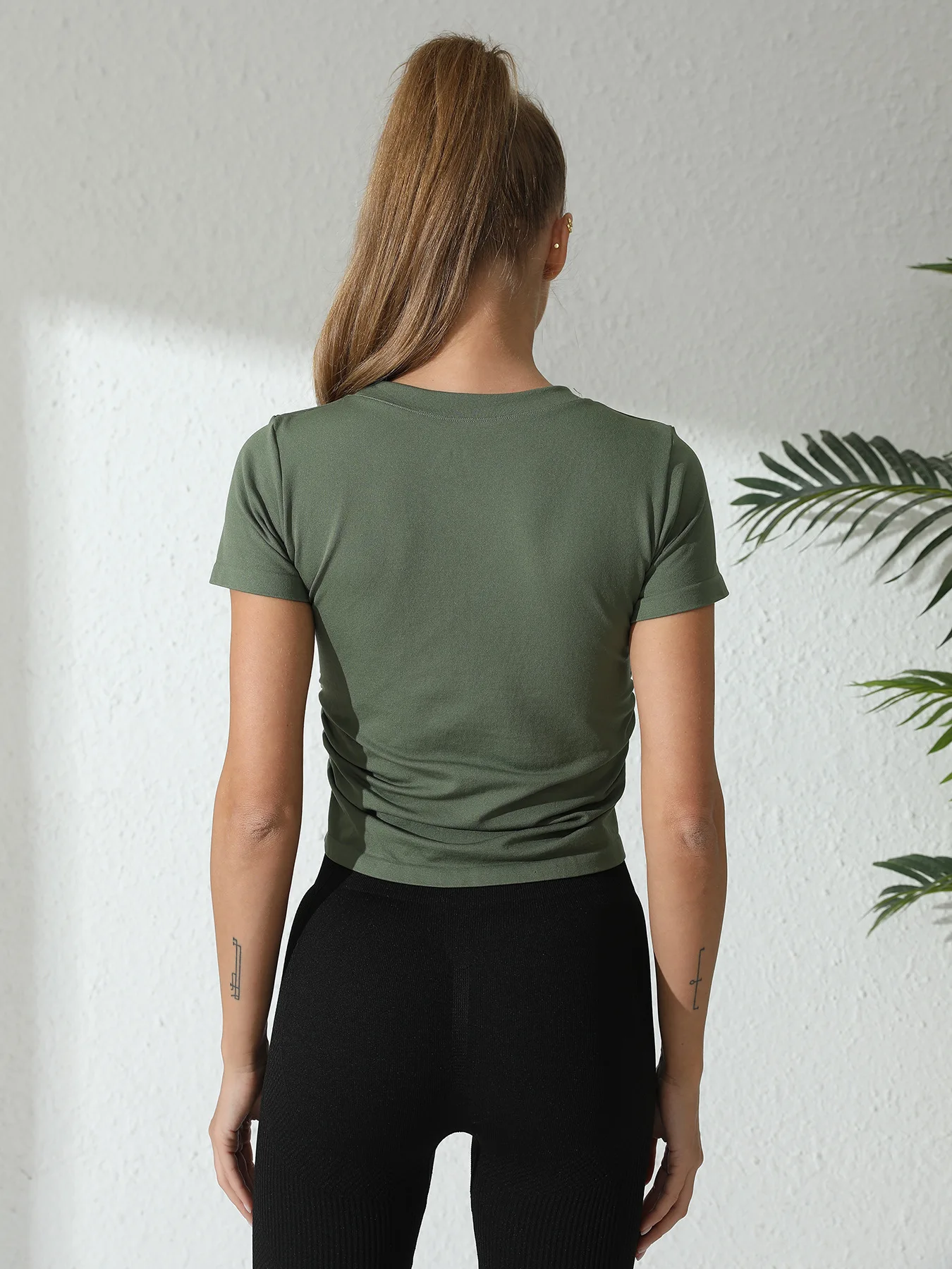 Women's sports short sleeve T-shirt quick dry wrinkle slim round neck fitness running design sense yoga wear
