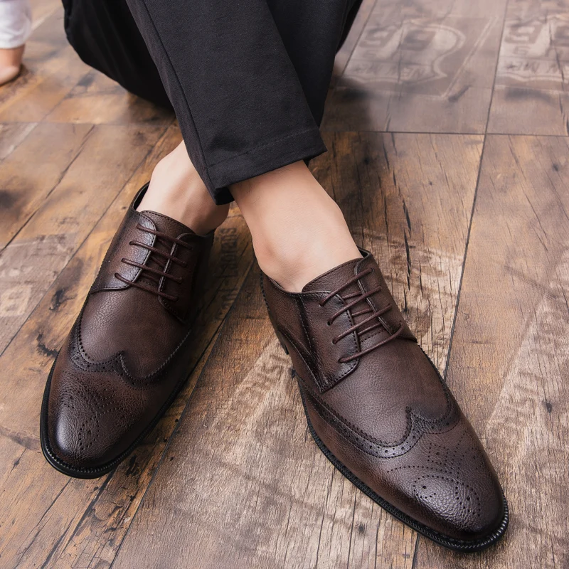 Lace-up casual leather shoes Men's wedding carved Brogues men's formal business pointed shoes Groom's leather