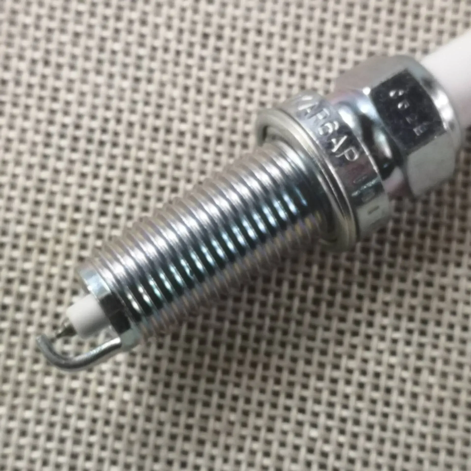 Spark plug LZKAR6AP-11 22401-ED815 for Nissan Micra March Note Tiida X-Trail Cube