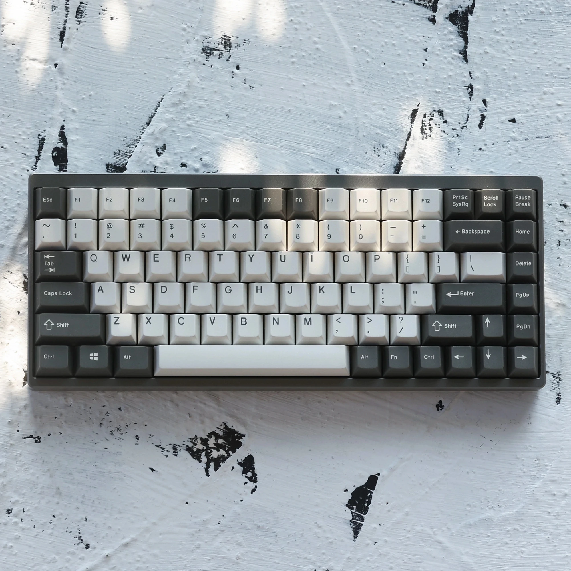 高級自作キーボードキットTrio-75 - Classic / Solder ワイヤレス75%キーボード「Keychron Q1 Max」の自作キットが入荷、JIS