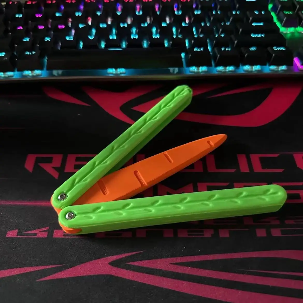Butterfly Radish Knife Model Boyfriend's New Toy Stupid and Adolescent Little Toy Netizens Folding Butterfly Radish Knife