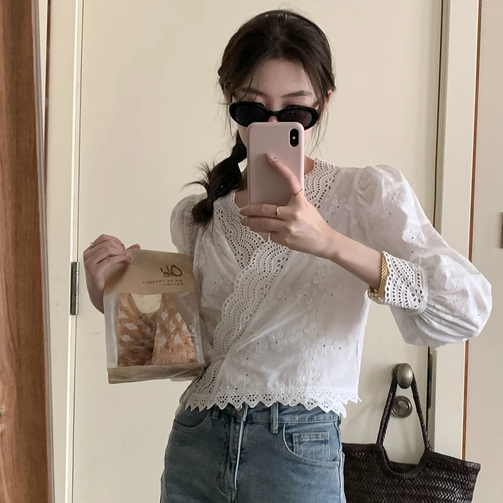 

Женские летние кружевные рубашки из 100% хлопка с V-образным вырезом 2022 Женская бандажная облегающая короткая блузка Топы с длинным рукавом во французском стиле