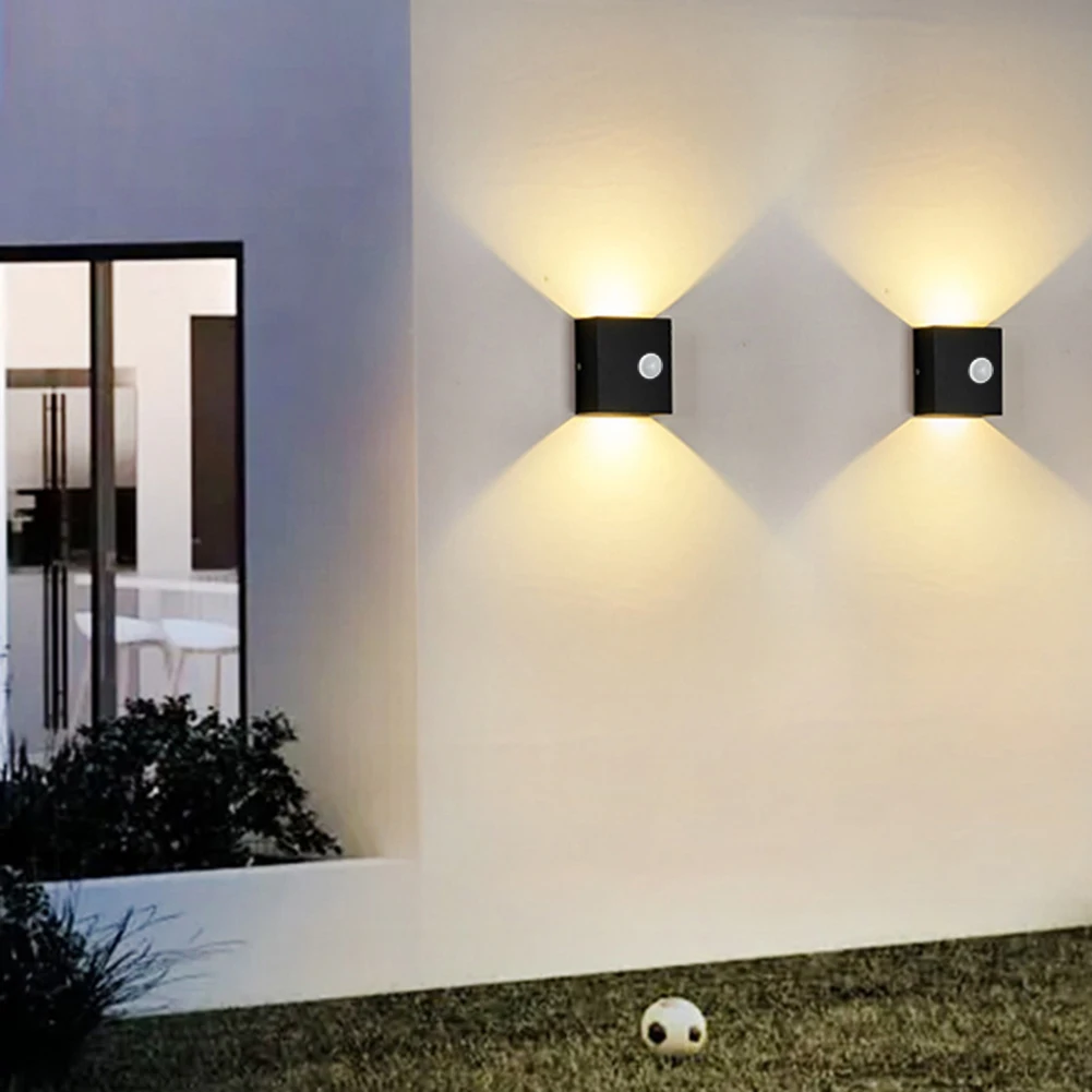 Luz LED con sensor de movimiento para exteriores, lámpara de montaje en  pared exterior moderna con IP54 impermeable para casa, garaje, patio,  jardín