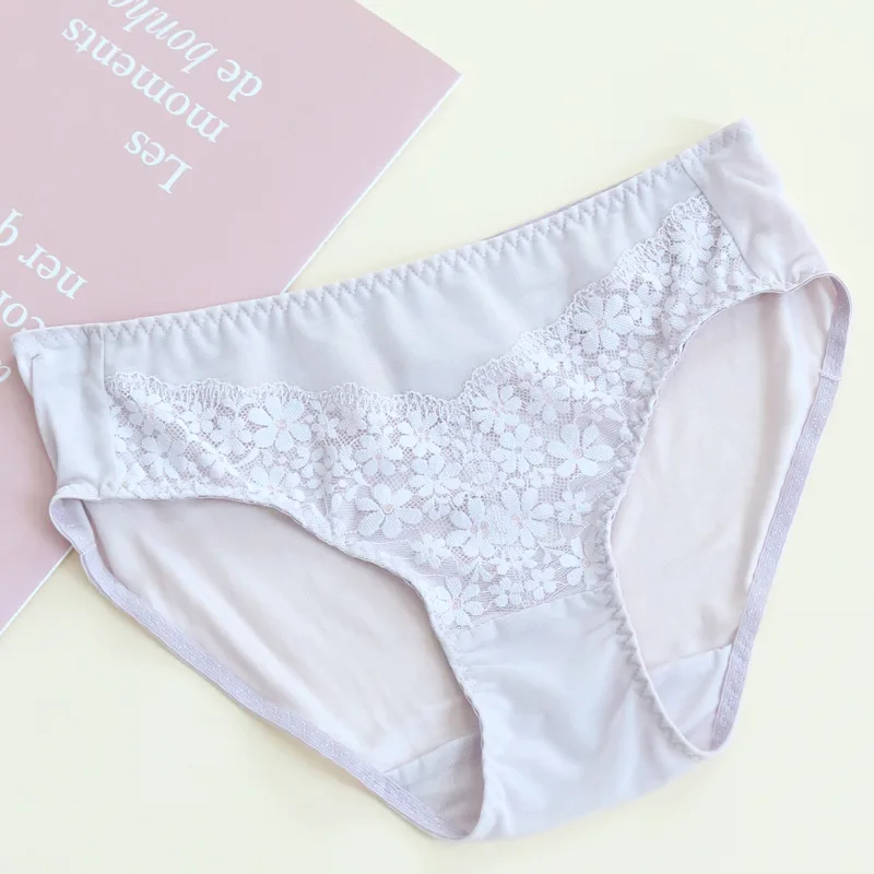 Summer Women's Silk Mid Waist Underwear Lace Sexy Natural Silk Triangle Shorts Breathable and Comfortable