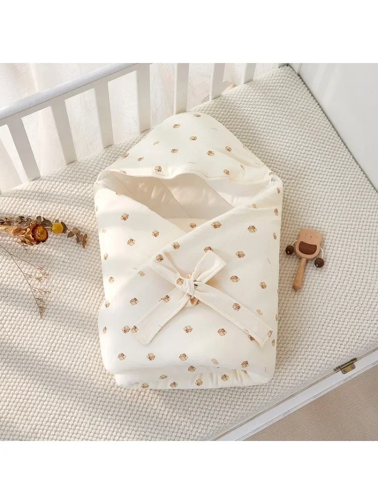 Luxury Newborn Comforter Thickened Baby Blanket in Autumn and Winter Scarf or Cotton Quilt for Delivery Room Swaddle Newborn