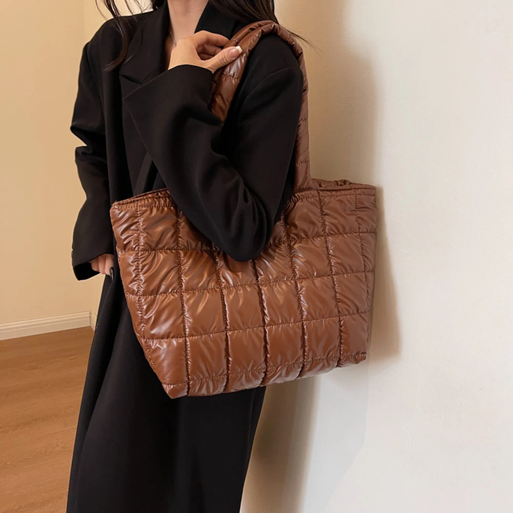 

Мягкая стеганая сумка для женщин, вместительная сумка на плечо, модный тоут с хлопковой подкладкой и рюшами в форме облака для отпуска