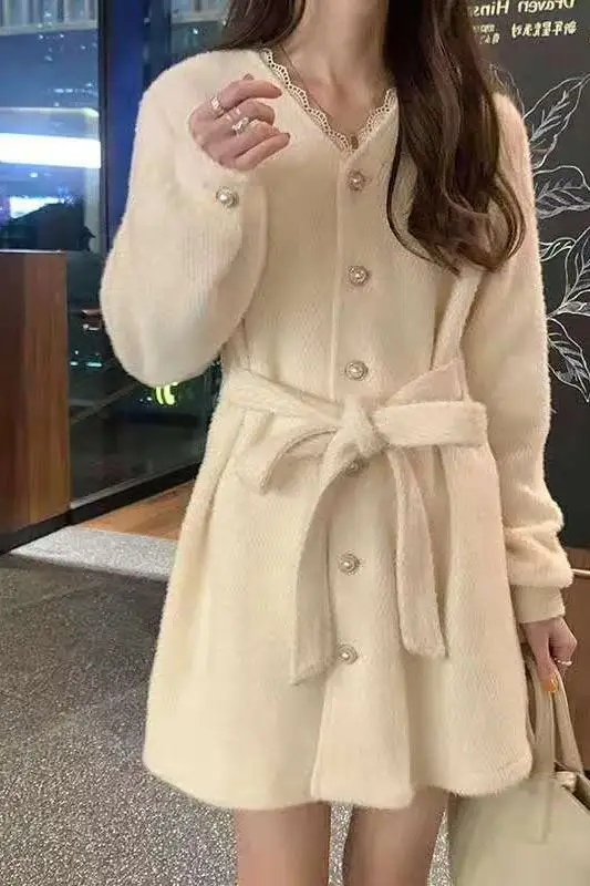 ������ ��Ƽ�� ��Ʈ �巹��, ĳ�־� �� �Ҹ� a-���� �̴� ������ �巹�� �κ�, �ʹ� Vestidos �����, 2022 �� �ܿ�