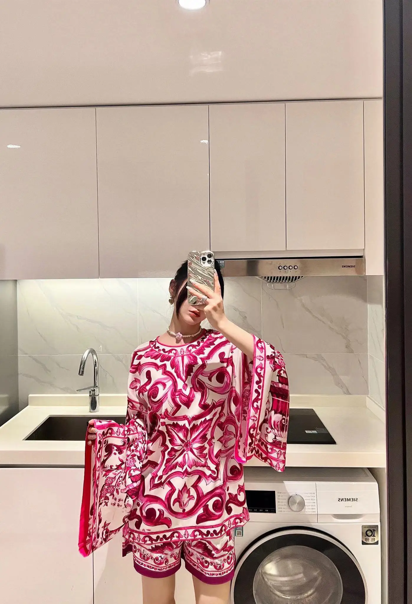 Рисунок 3 - Женская свободная шелковая блузка