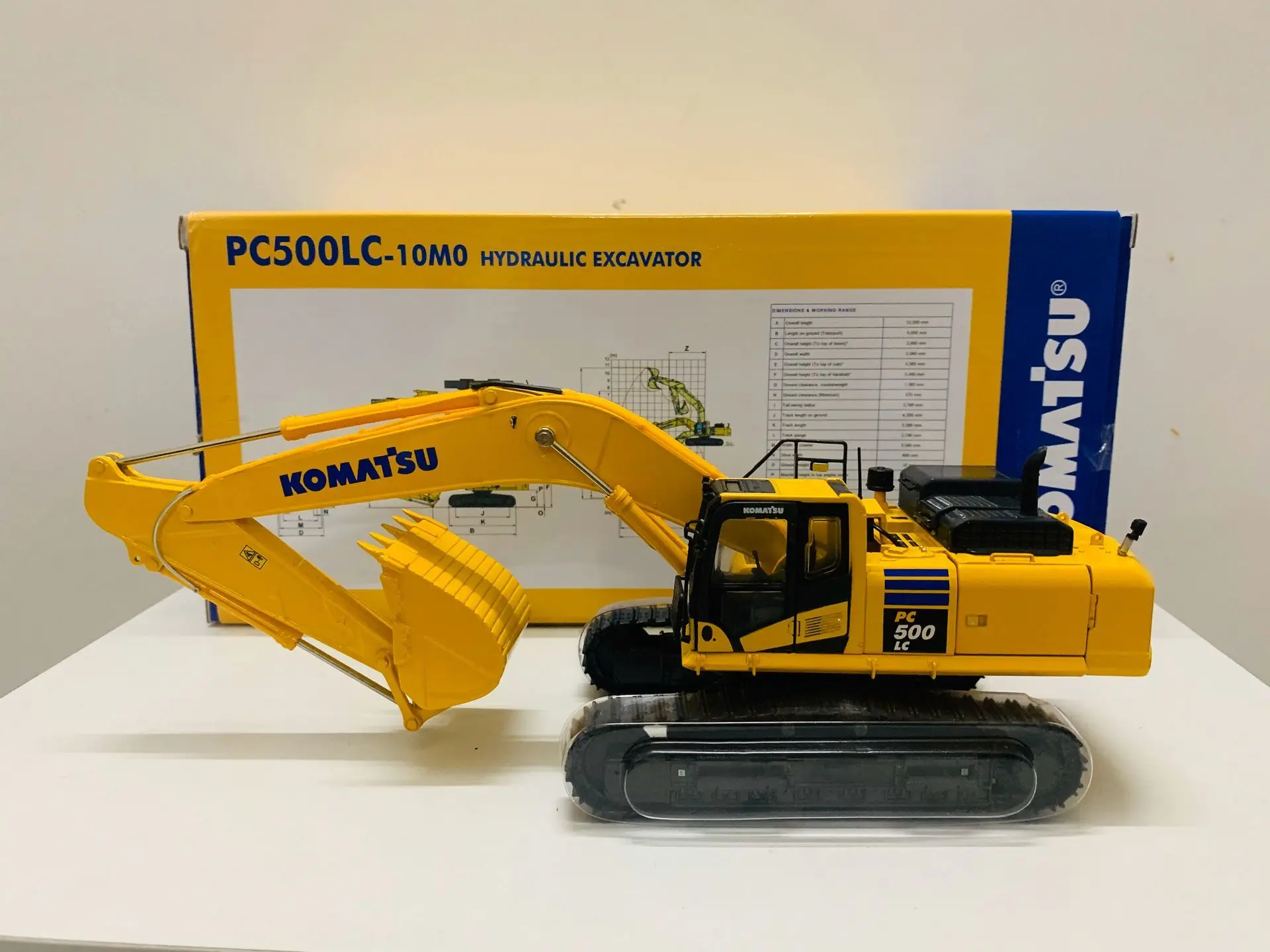 Komatsu PC500LC-10MO Hydraulic Excavator 1:43 Scale Die-Cast Model New in Original Box