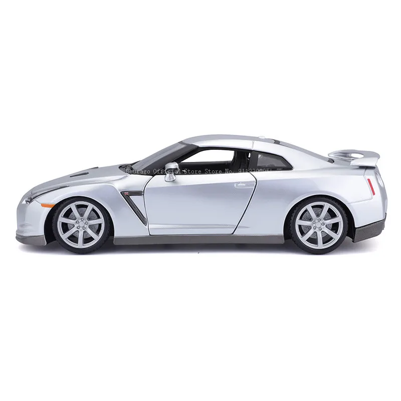 Nissan GT-R R35 (2009) 1/18 ミニカー 2009 Nissan GT-R R35 Silver 1/18