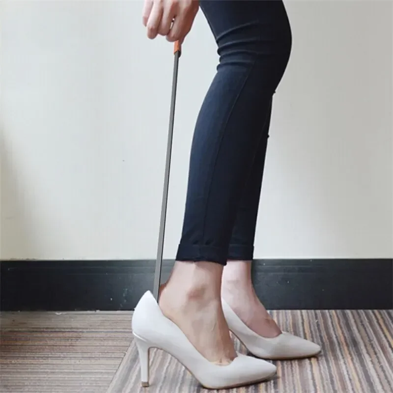 รูปสินค้า Shoehorn ช่วยใส่รองเท้า 42 ซม. สายหนังสแตนเลส